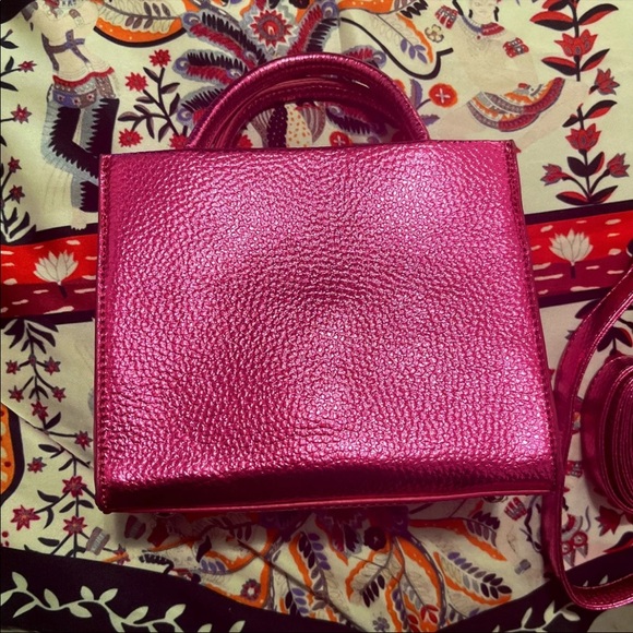 Brandon Blackwood ESR tote in metallic pink. - Picture 4 of 9